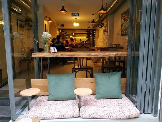 Moksha Cafe&Bar